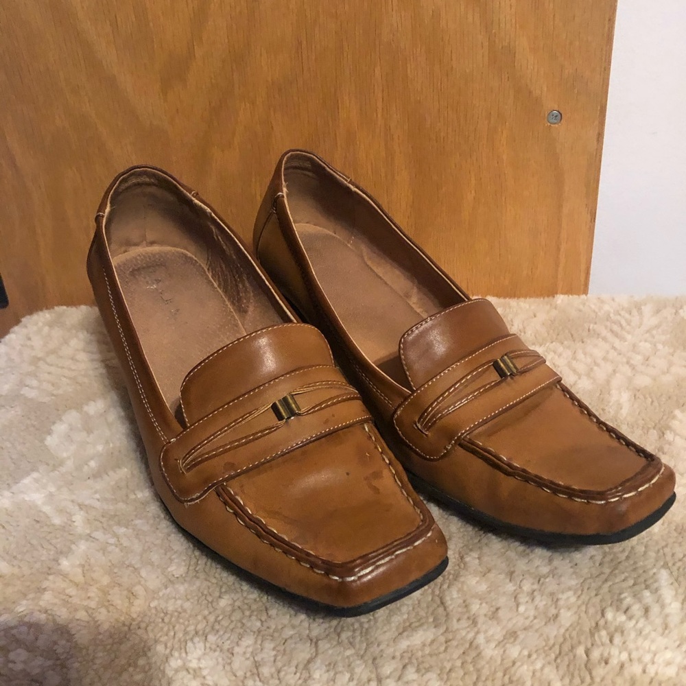 Tan Vintage heels